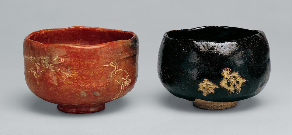 Pair of tea bowls with incised cranes and turtles