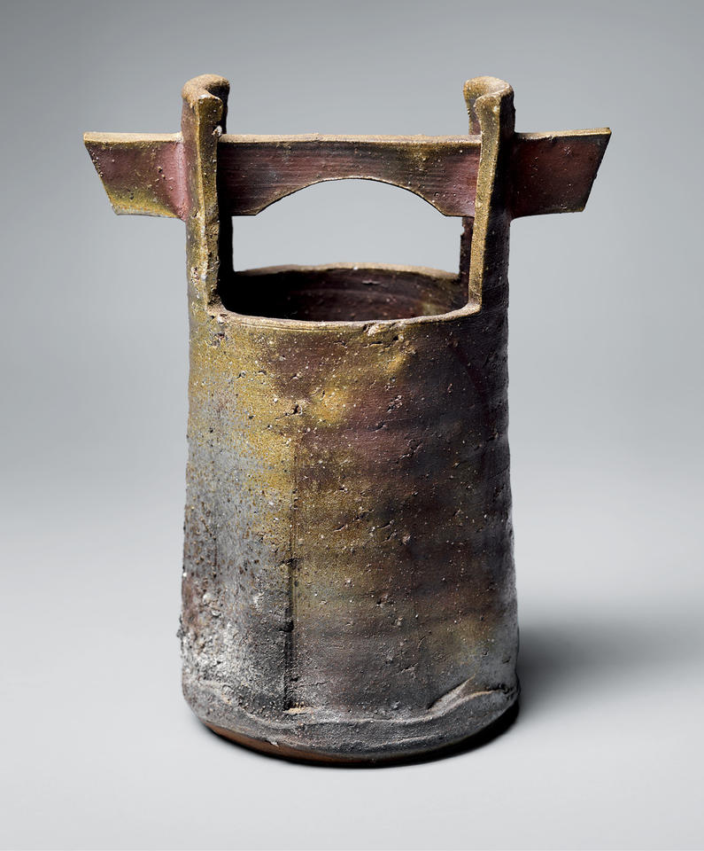 Bucket-shaped vase with handle