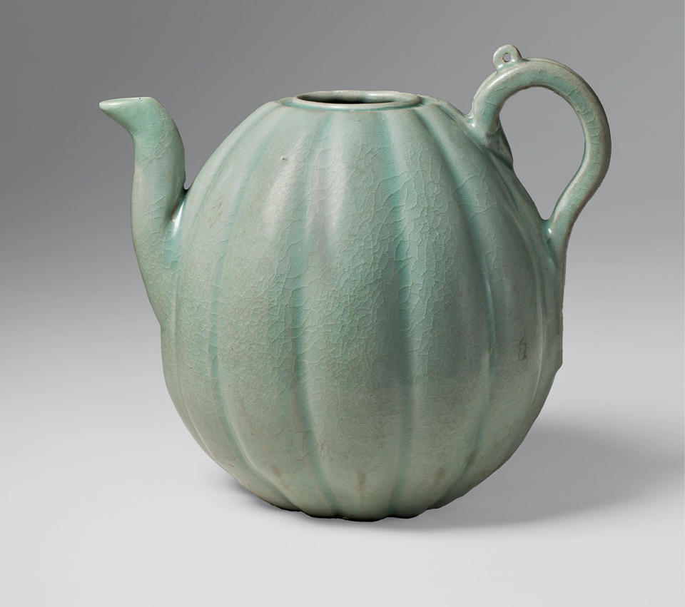 Ewer in the shape of a melon